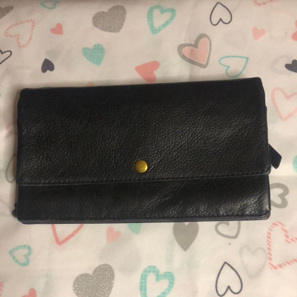 FOSSIL Aubrey black pebble leather wallet. Holds up to 8 cards.